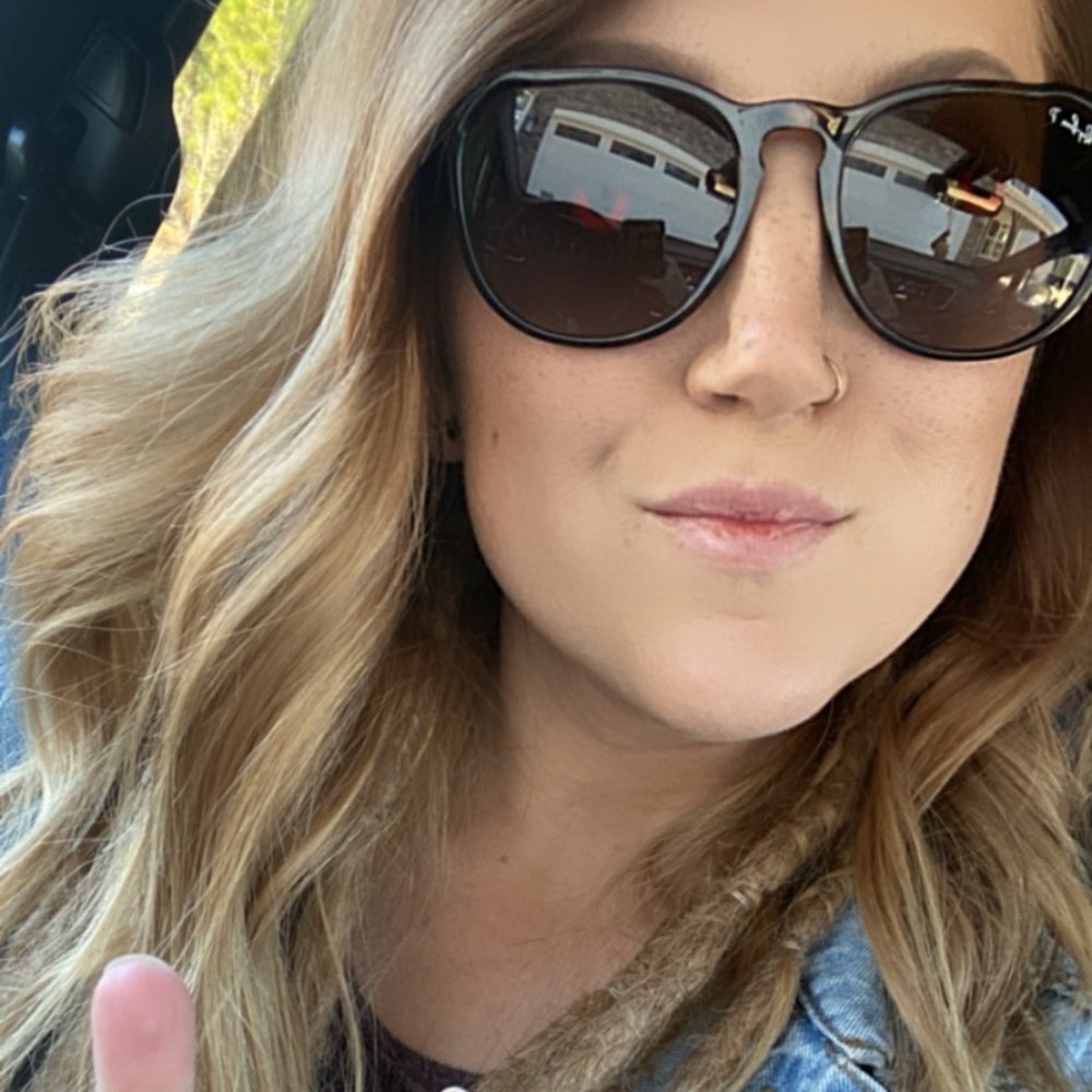Meet your Posher, Maegan